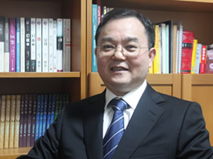 新加坡部長(zhǎng)觀摩劉靖峰公司產(chǎn)品