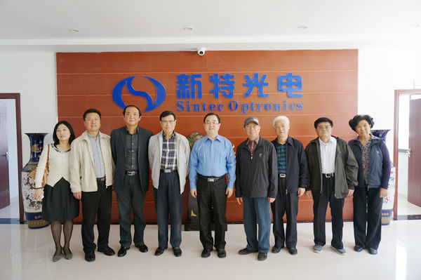 湖北省原人大副主任和武漢市委副書記謝培棟、武漢市原常務(wù)副市長袁善臘、武漢市原副市長郭友忠等一行到我司調(diào)研
