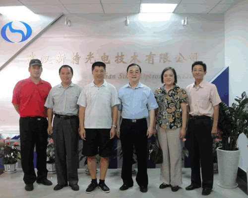 湖北省僑聯(lián)主席李磐帶領(lǐng)羅連運(yùn)副巡視員、汪純蓮部長(zhǎng)、王家橋主任等來(lái)我司考察