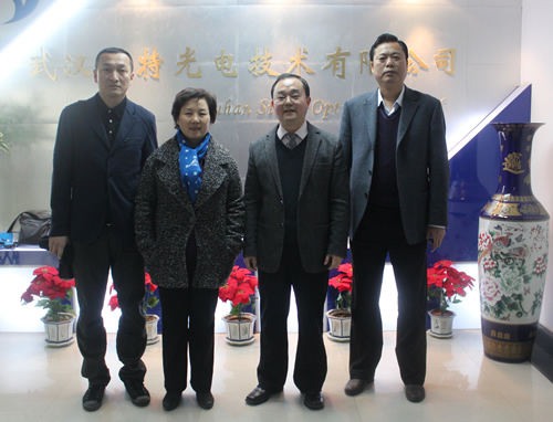 湖北省人社廳副廳長張建平、人社廳專技處調(diào)研員廖維君和田圃到我司調(diào)研